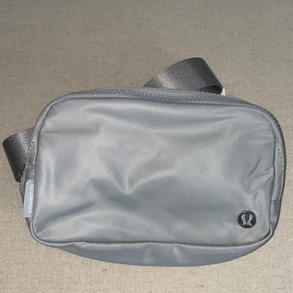 Lululemon Everywhere Belt Bag - Picture 4 of 8